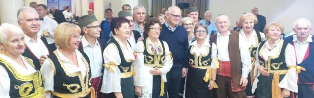 SNS predizborne igranke na jugu - kolo, tombola, čajanka i Boban