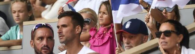 Novak plače u zagrljaju svoje ćerkice posle osvojenog zlata (FOTO)