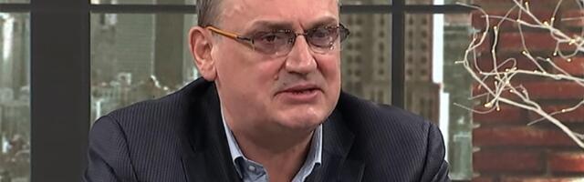 Drobnjak sedeo u kafiću u Čačku, građani se okupili ispred: Pogledajte kako beži kroz kuhinju (VIDEO)