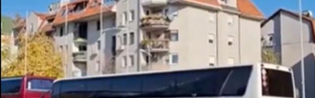 Autobusi za pristalice SNS na više lokacija u NS (VIDEO)