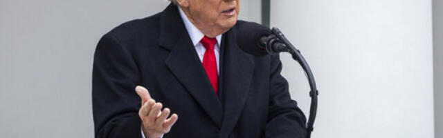 Трамп објавио да је поништио све уредбе и документа које је потписао Џозеф Бајден