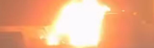 Haos kod Bubanj potoka:  Automobil gori nasred puta (VIDEO)