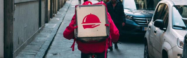 Trojica maloletnika napala i opljačkala dostavljača u Zagrebu, oteli mu hranu i skuter