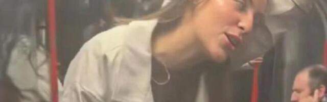 Devojka se snimila u prevozu, okružena muškarcima! Kada je izgovorila ovu rečenicu, počela je žestoka... (VIDEO)