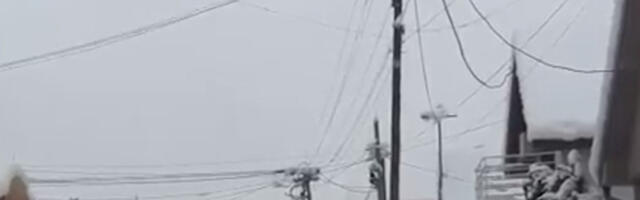 Delovi Mačvanskog i Kolubarskog okruga i dalje bez struje: Sneg pravi probleme na električnoj mreži