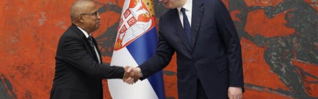 ZEMLJA U KOJU MNOGO ULAŽEMO I KOJA IMA VELIKI POTENCIJAL: Predsednik Vučić primio akreditivna pisma novoimenovanog ambasadora Angole