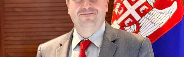 KO PLJUNE UVIS, PADNE MU NA OBRAZ Kozarev osudio pokušaj prekidanja obeležavanja Dana državnosti u Briselu: Ne može šačica izroda da pokvari šajkaču na Manekenu