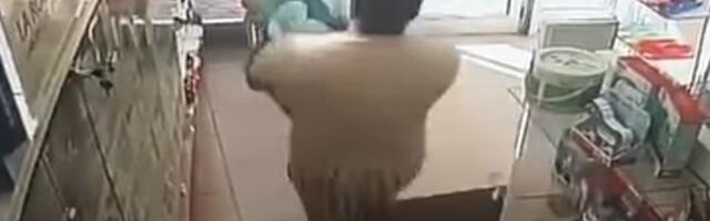 IZBODEN RADNIK NA ČUKARICI! Lopov pokušao da ukrade novac iz kutije za donacije, a onda je usledila DRAMA!