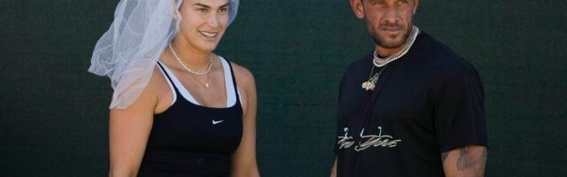 Umesto reketa – bidermajer: Sabalenka se obukla kao mlada i napravila haos na Indijan Velsu /FOTO/