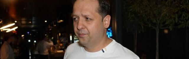 Pevač zbog kocke sve rasprodao, a sad kupio auto od 200.000 evra: Odmah se pohvalio