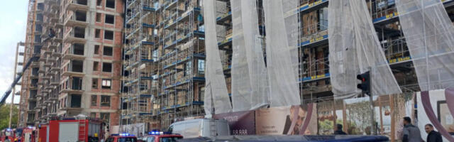 Горела зграда на месту некадашње хале ФМП-а