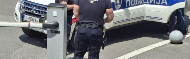 PUCNJAVA U NOVOM SADU! Hitna pomoć zatekla muškarca u lokvi krvi, policija na licu mesta!