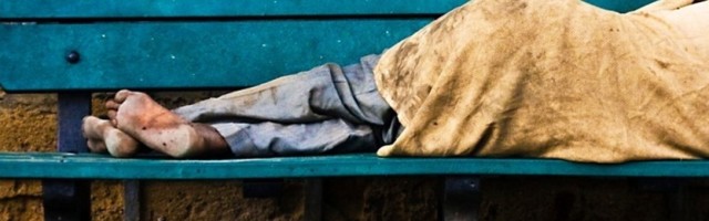 Nestao je iz doma kada je imao samo 17 godina, živeo je kao beskućnik, a onda je pronađen mrtav! Članovi porodice zaplakali nakon poziva iz banke