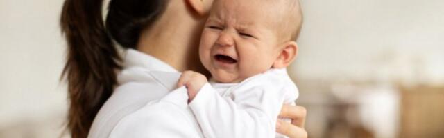 RODITELJI BILI ODUŠEVLJENI ŽENOM KOJA IM JE ČUVALA DETE: Kada je beba primljena u bolnicu sa jezivim povredama, pogledali su snimke koji su im OTKRILI STRAVIČNU ISTINU