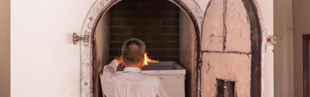 Samo što je nisu KREMIRALI, a onda su čili TIHI PLAČ IZ KOVČEGA! Kad su ga otvorili, skamenili se na mestu! (VIDEO)