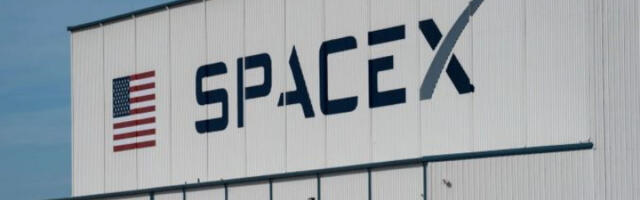 СпејсЕкс одлаже планове за Марс да би се фокусирао на слетање на Месец 2027. године