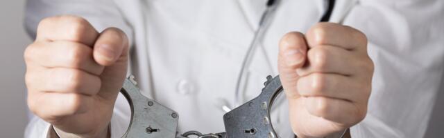 JEZIV SLUČAJ U NEMAČKOJ! Lekar uhapšen posle poziva jedne majke, tereri se za 130 groznih dela!