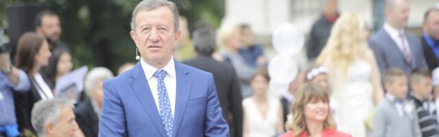 Srpski voditelj zatekao ženu sa ljubavnikom, IZBIO SKANDAL na kućnom pragu: "Da sam ih sreo na ulici zgazio bi ih!"