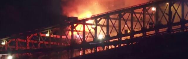 (VIDEO) Horor u Njujorku! Zapalio se Bruklinski most: Mreže gore, drama je velika, snimci se šire ogromnom brzinom