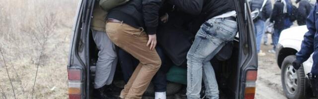 U AUTOMOBILU DEVETORO VOZIO! U Mađarskoj uhapšeen vozač iz Srbije, krijumčario migrante