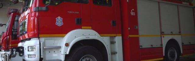 ZAPALIO SE TRAMVAJ NA ZVEZDARI! Vatrogasci na licu mesta