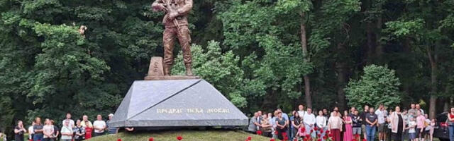 Споменик хероју са Кошара потпоручнику Предрагу Пеђи Леовцу откривен данас у Пљевљима