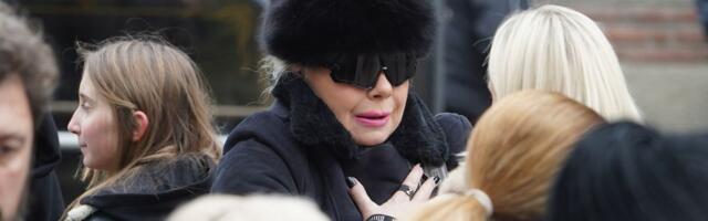 Pevačica pozajmljivala novac, pa digla kredit i upala u još veće dugove: Na kraju se razbolela, pa morala...