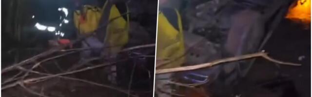 DRAMA KOD MIONICE! Automobil u kome su bili muškarac, žena i dete sleteo u provaliju: Drugi vozači odmah potrčali u pomoć, ovo je snimak sa lica mesta (VIDEO)