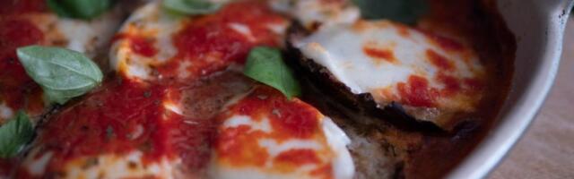 VIDEO: Jedno od najpopularnijih italijanskih jela - Parmigiana di Melanzane