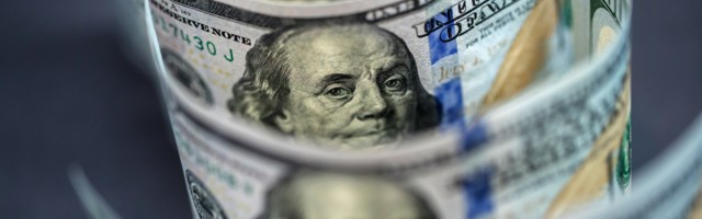 Blumberg: Dolar više nije vodeća svetska valuta, sada je to evro