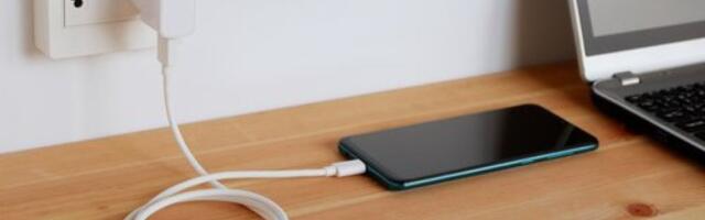 Stvar koju ostavljate u zidu "vampirski" troši struju: Evo šta se dešava dok spavate