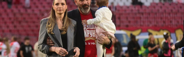 Pogledajte suprugu Dejana Stankovića: Sa Anitom i ćerkicom slavio titulu (FOTO)