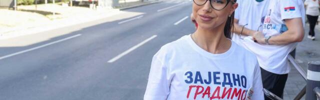 "DOŠLI SMO DA POKAŽEMO KAKO SE PONAŠA PRISTOJNA SRBIJA!" Studentkinja Anđelija-Hajdana Bakalović stigla na veliki skup i poslala moćnu poruku omladini! (FOTO)