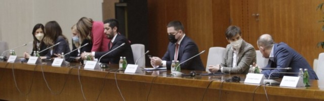SEDNICA KRIZNOG ŠTABA U PETAK! Pooštravanje mera gotovo izvesno! U OPCIJI I TOTALNO ZATVARANJE!