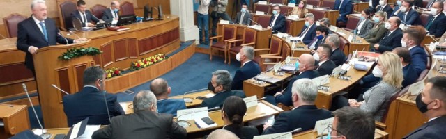 BRUKA U CRNOJ GORI Bošnjaci predložili, Skupština prihvatila: Glasaće se i o Rezoluciji o genocidu u Srebrenici