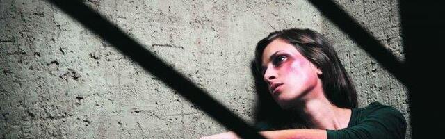 NAKON SVAĐE PRETIO SUPRUZI, PA FIZIČKI NASRNUO NA NJU PRED DECOM! Još jedan slučaj porodičnog nasilja u Surčinu!