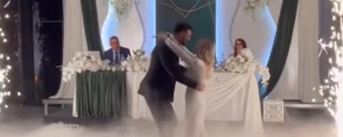 SRCOLOMAC SE SKRASIO: Pevač "Zvezde Granda" napravio GALA SVADBU u Sarajevu, zavetovao se ovoj lepotici koja je ZASENILA U BELOM!