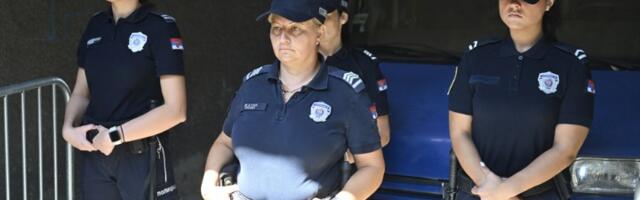 "Izdajice žena": Policajke čuvaju Krička - njihov izraz lica sve govori (VIDEO)