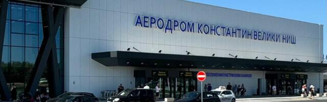 TOKOM LETA IZVUKLI MUŠKARCU (52) 3.500 EVRA IZ RANCA: Kinezi uhapšeni na aerodromu "Konstantin Veliki"