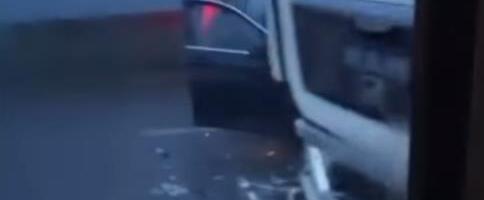 2 OSOBE POVREĐENE U SUDARU KAMIONA I AUTA KOD UMKE: Uviđaj u toku, vozila se kreću naizmeničnim propuštanjem