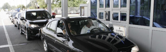 Teretnjaci na Sremskoj Rači čekaju dva sata