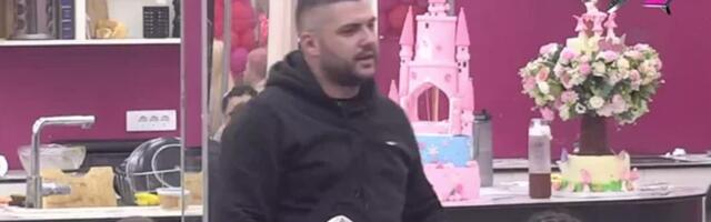 Žestok okršaj Asmina i Kačavende! Optužio je da je PRODAVALA DIPLOME, osvanuli DOKAZI u spoljnom svetu: "Nema te na Google-u"