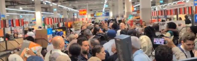 (VIDEO) Ne tuku se samo Srbi u Lidlu: Francuzi pošizeli do vrućina,  zbog jefitnih klima i ventilatora opšti haos u u supermarketima