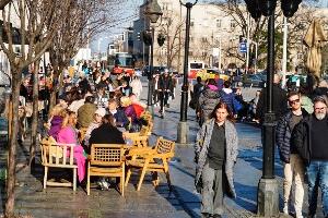 Сунчано и веома топло за овај период године