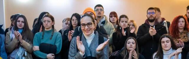 Studenti blokirali Univerzitet u Nišu, pa ušli u zgradu: "Sve što su stavili u džepove, nama pada na glave"