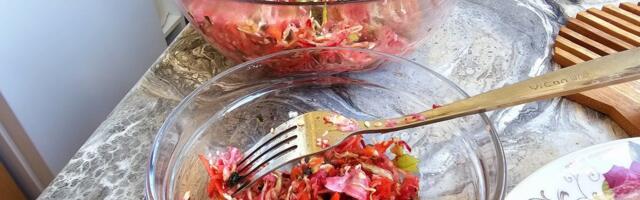 Vitaminska bomba u činiji! Salata od mladog kupusa koja osvežava i jača imunitet (VIDEO)