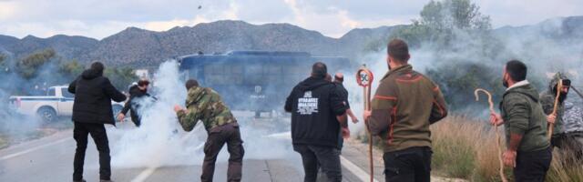 Haos u Grčkoj: Seljaci i ribari blokirali luku Volos i autoputeve (FOTO)