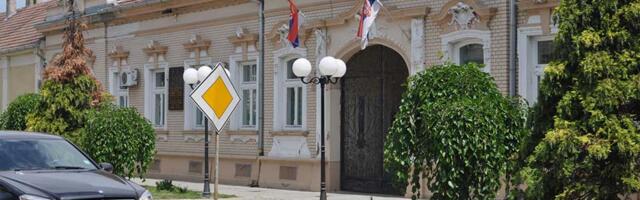 SNS kadar iz Zrenjanina preuzeo javno preduzeće u Sečnju, opozicija traži odgovore