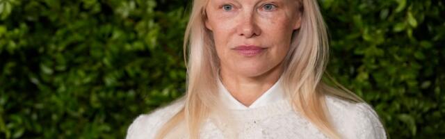 Ovako se sadi povrće bez saginjanja u bašti, okopavanja i bolova u leđima: Pamela Anderson prosvetlila seljake