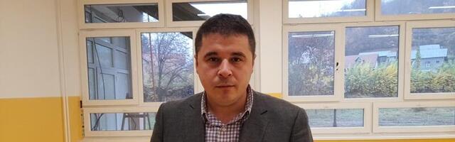Где је нестао председник Лучана и  од кога се крије – на којој си планети Доловићу, народ ти се дави у Бјелици?!